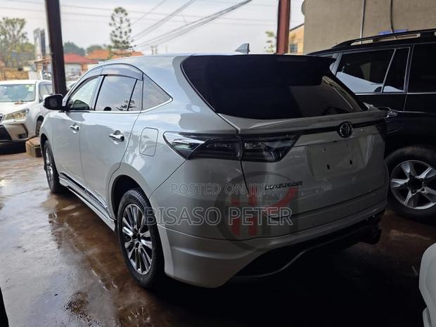 Toyota Harrier 2.0 2016 White