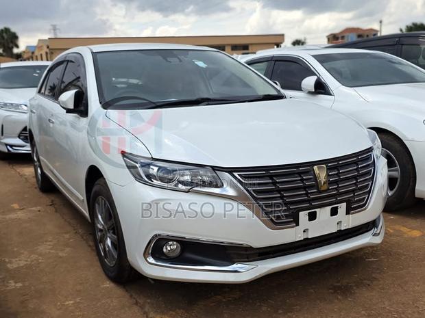 Toyota Premio 1.8 AWD 2019 White