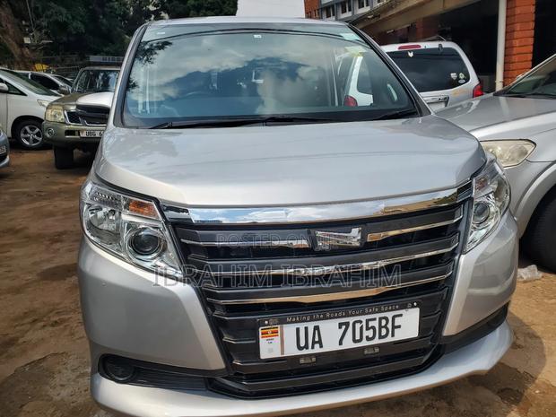 Toyota Noah 2016 Silver