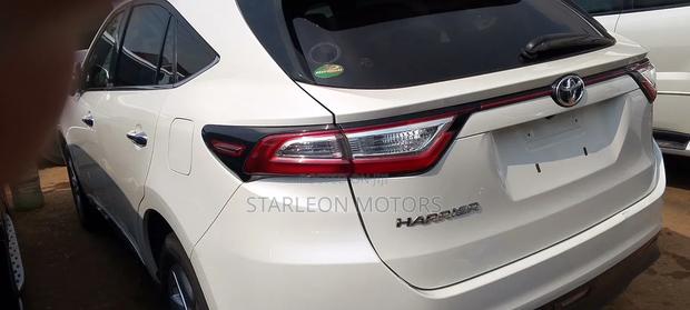 Toyota Harrier 2.0 4WD 2017 White