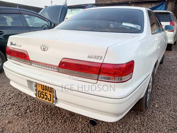 Toyota Mark II 2001 White