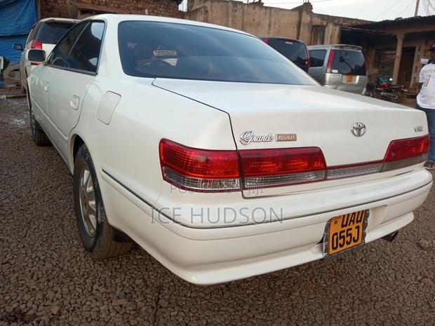 Toyota Mark II 2001 White