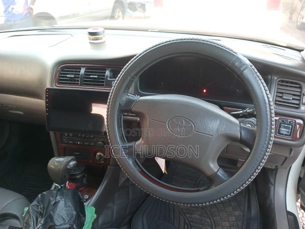 Toyota Mark II 2001 White