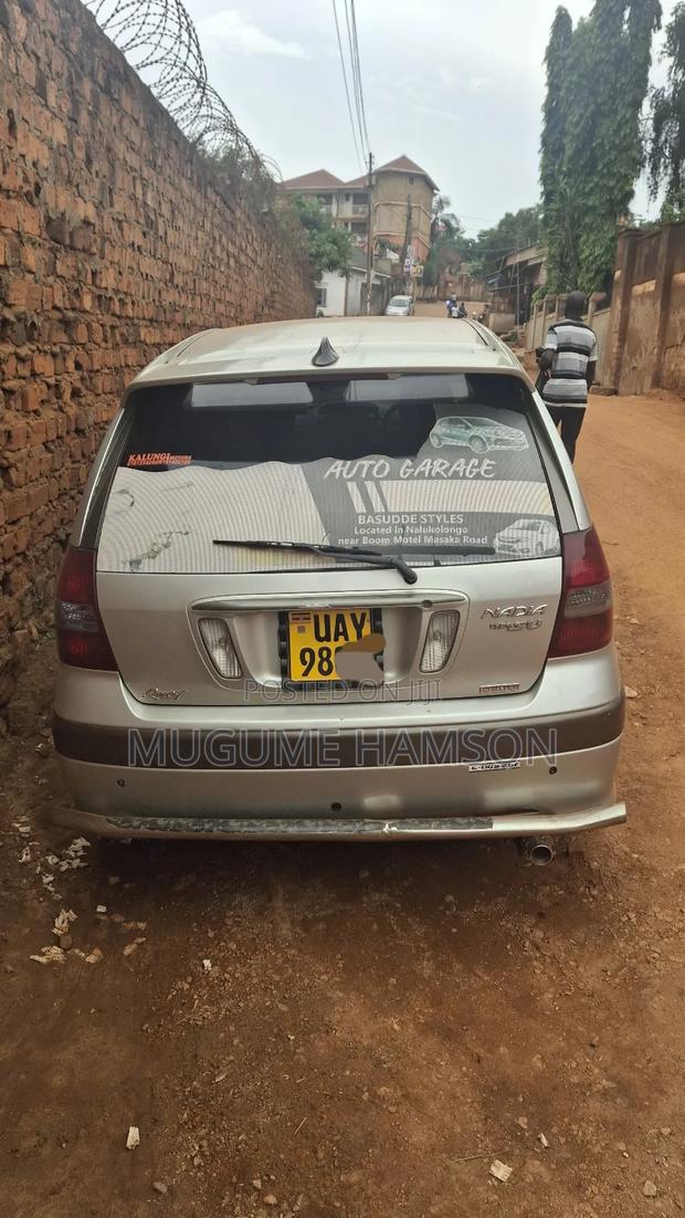 Toyota Nadia 2000 Silver