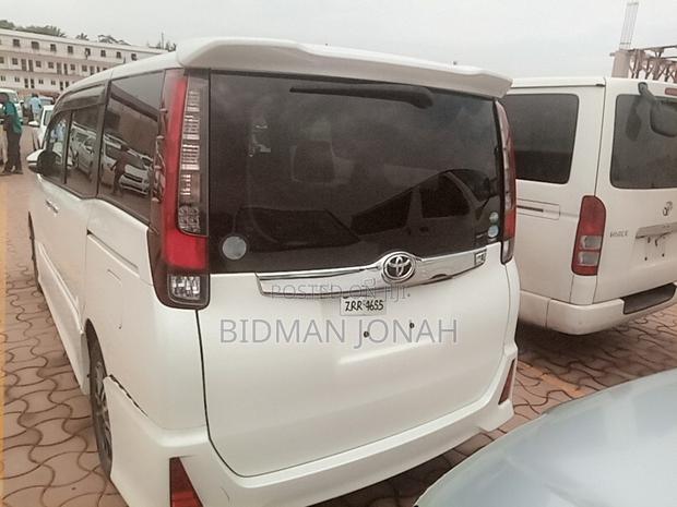 Toyota Noah 2014 White