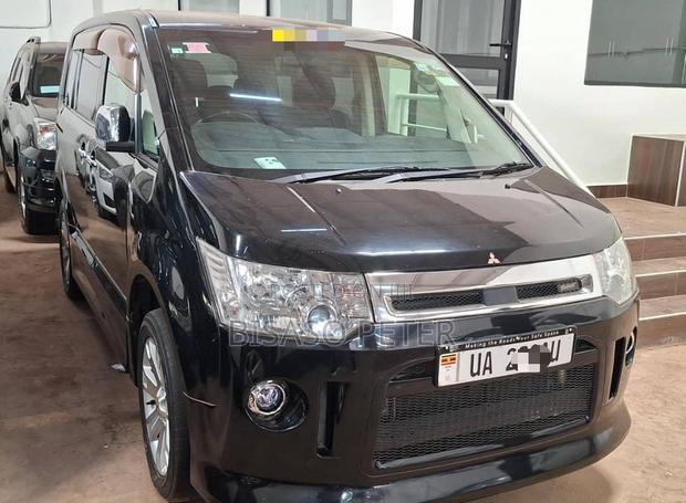 Mitsubishi Delica 2011 Black