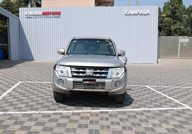 Mitsubishi Pajero 2012 Beige