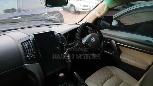 Toyota Land Cruiser Prado 2011