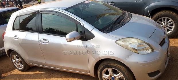 Toyota Vitz 1.0 FWD 3dr 2010 Silver
