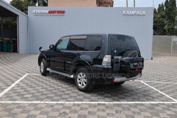 Mitsubishi Pajero 3.2 Di-Dc GLS 2010 Black