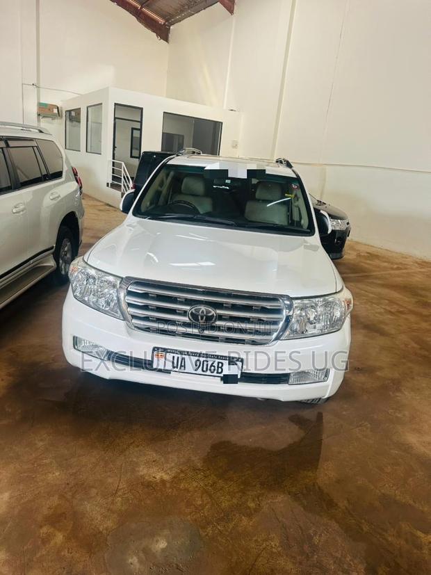Toyota Land Cruiser 2015 White