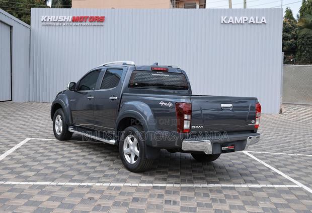 Isuzu D-MAX 2015 Gray