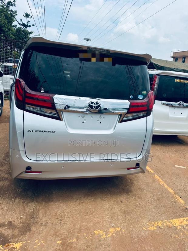Toyota Alphard 2018 Silver