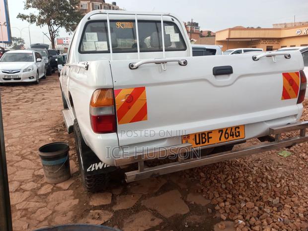 Mitsubishi L200 2008 White