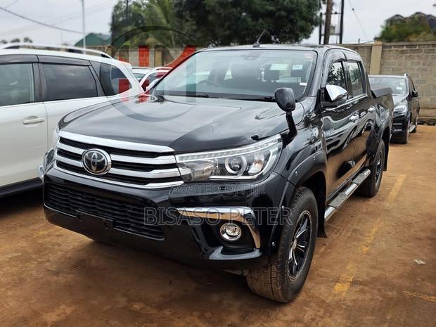 Toyota Hilux 2019 Black