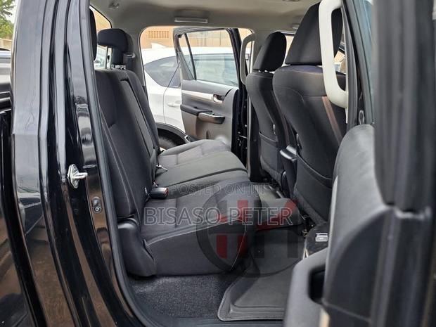 Toyota Hilux 2019 Black