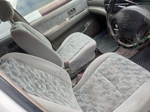 Nissan Rasheen 2002 White