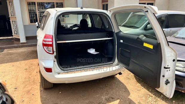 Toyota RAV4 2.5 2010 White