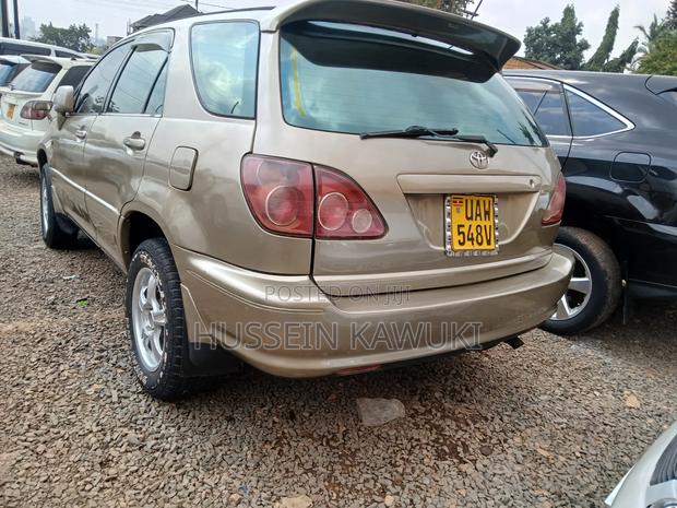 Toyota Harrier 2006 Gold
