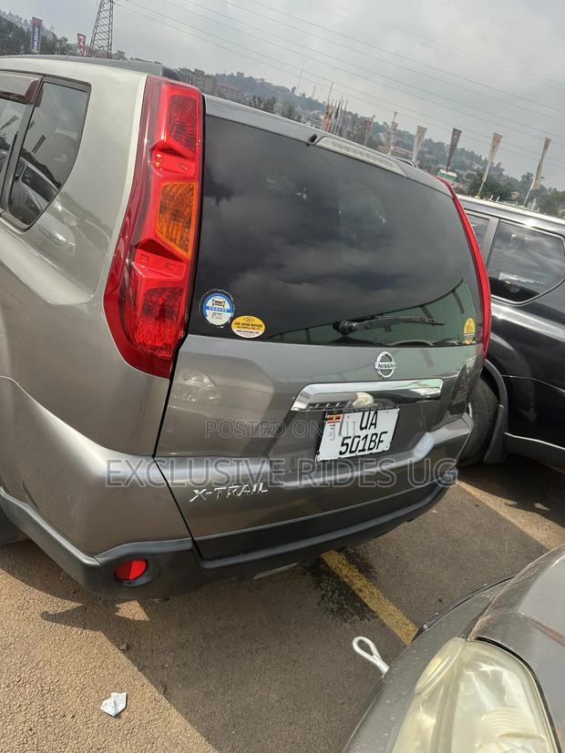 Nissan X-Trail 2011 Silver