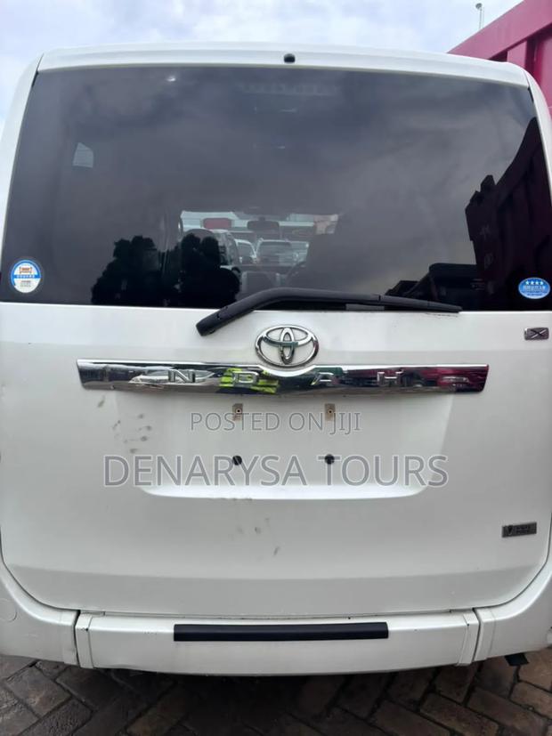 Toyota Noah 2012 White