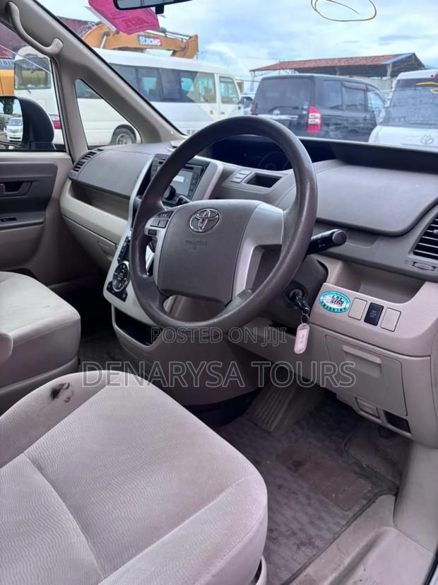 Toyota Noah 2012 White