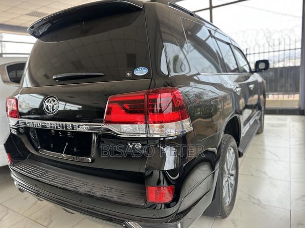 Toyota Land Cruiser 4.6 V8 ZX 2019 Black