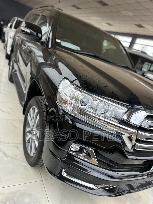 Toyota Land Cruiser 4.6 V8 ZX 2019 Black