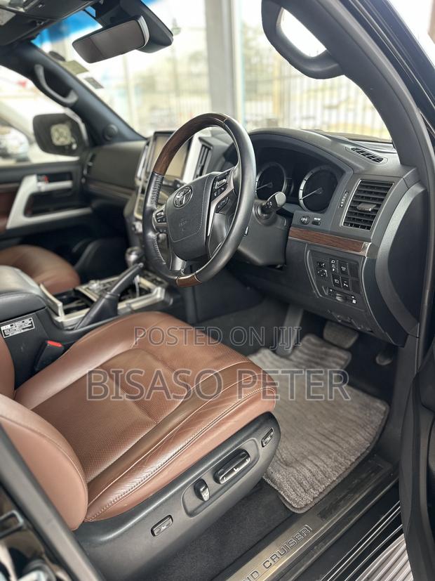 Toyota Land Cruiser 4.6 V8 ZX 2019 Black
