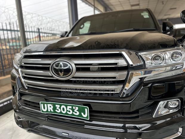 Toyota Land Cruiser 4.6 V8 ZX 2019 Black