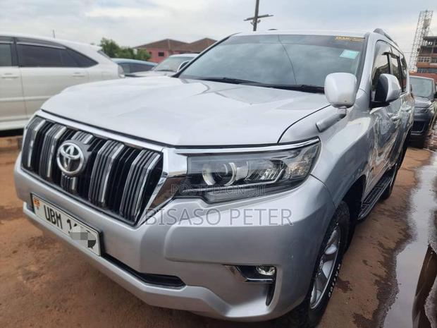 Toyota Land Cruiser Prado 2.7 i 2012 Gray
