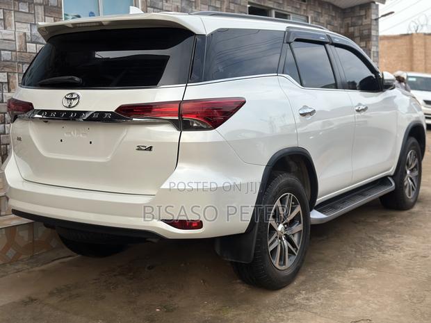 Toyota Fortuner 2.4 D RWD 2018 White