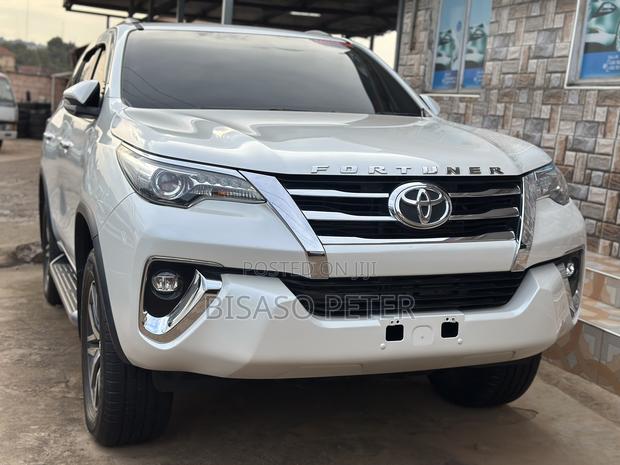Toyota Fortuner 2.4 D RWD 2018 White