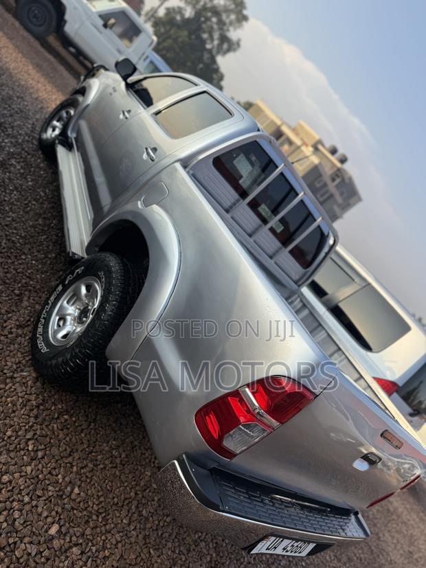 Toyota Hilux 3.0 D-4D 4x4 2015 Silver