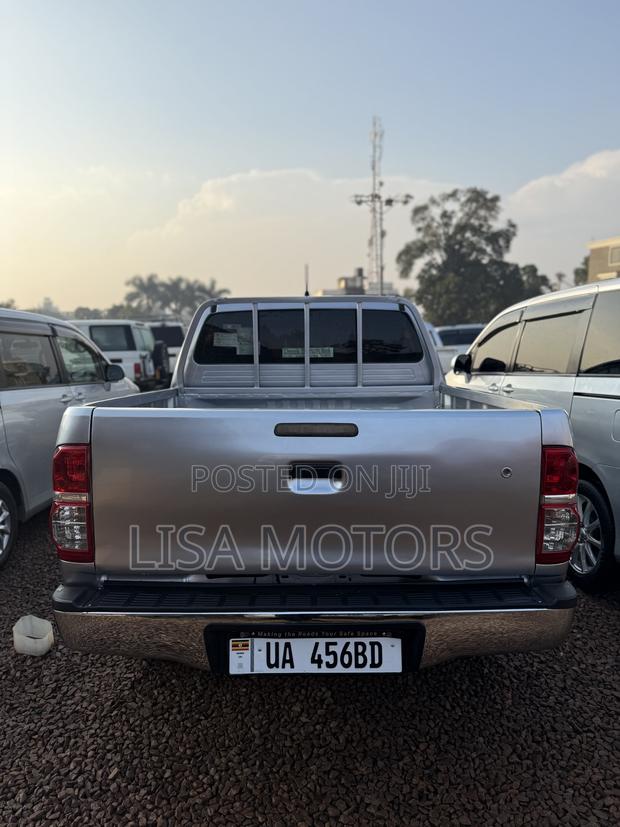 Toyota Hilux 3.0 D-4D 4x4 2015 Silver