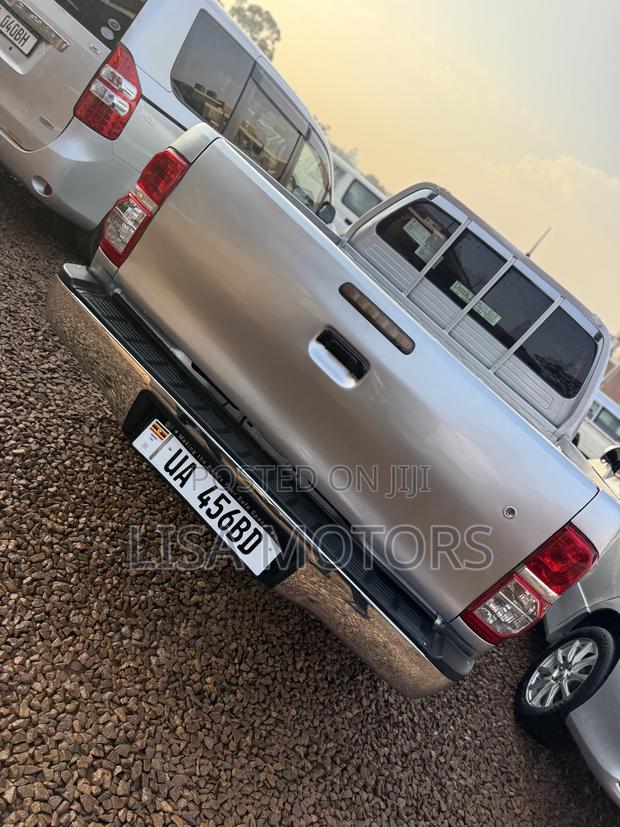 Toyota Hilux 3.0 D-4D 4x4 2015 Silver