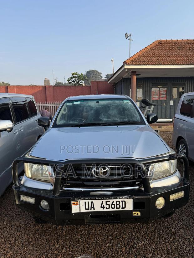 Toyota Hilux 3.0 D-4D 4x4 2015 Silver
