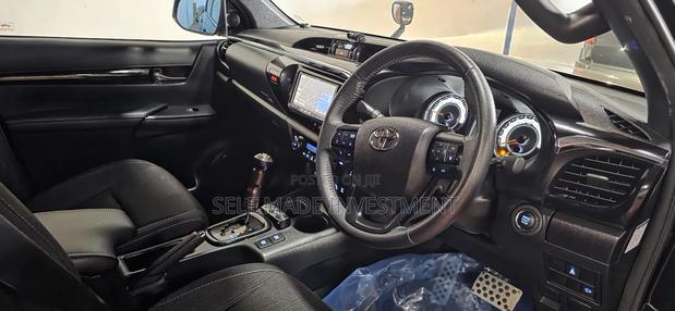 Toyota Hilux 2019 Black