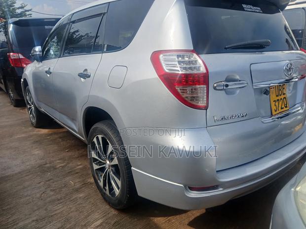 Toyota Vanguard 2010 Silver