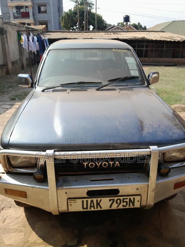 Toyota Hilux 1998 Gray
