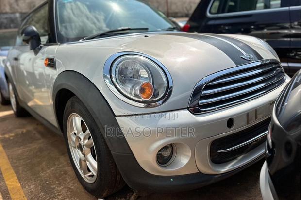 Mini Cooper 2dr Convertible (1.6L 4cyl 6M) 2014 White
