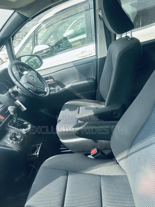 Toyota Noah 2.0 FWD (8 Seater) 2016 Silver