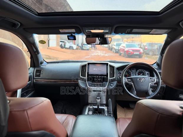 Toyota Land Cruiser 4.6 V8 ZX 2016 Black