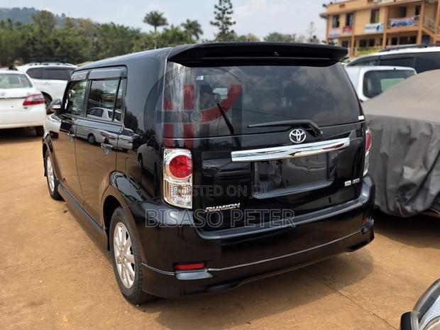 Toyota Corolla Rumion Hatchback 1.5 FWD 2012 Black