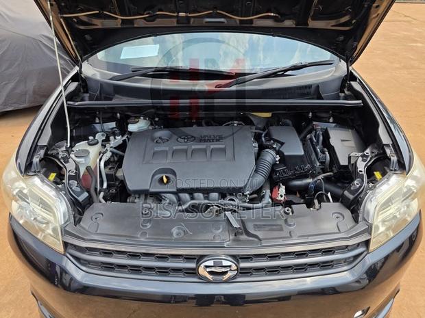 Toyota Corolla Rumion Hatchback 1.5 FWD 2012 Black