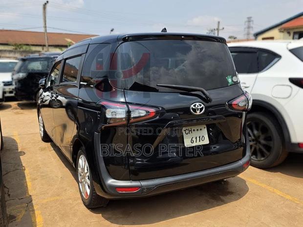 Toyota Sienta 1.5 AWD (6-seater) 2016 Beige