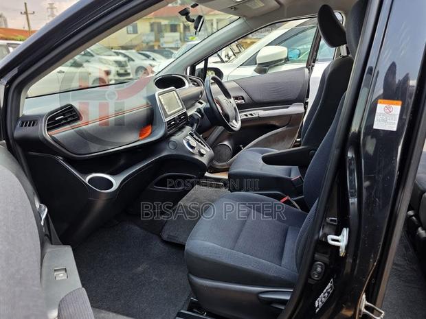 Toyota Sienta 1.5 AWD (6-seater) 2016 Beige