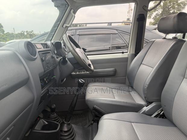 Toyota Land Cruiser 2017 White