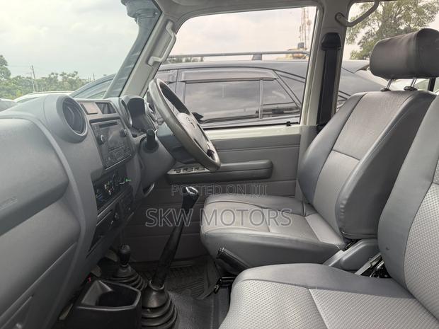 Toyota Land Cruiser 2017 White