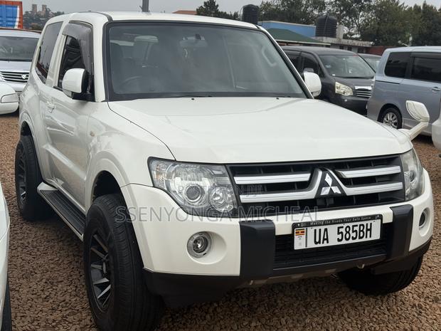 Mitsubishi Pajero 2010 White